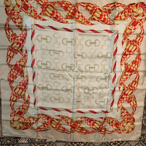 Gucci silk scarf. 35” x 35”. - Picture 1 of 5